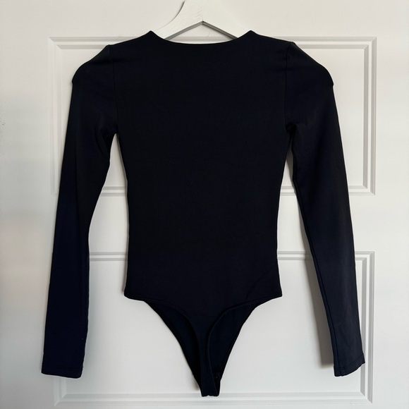 Aritzia Babaton Original Contour Prosperity Crew Black Long Sleeve Bodysuit 2XS - Picture 3 of 10